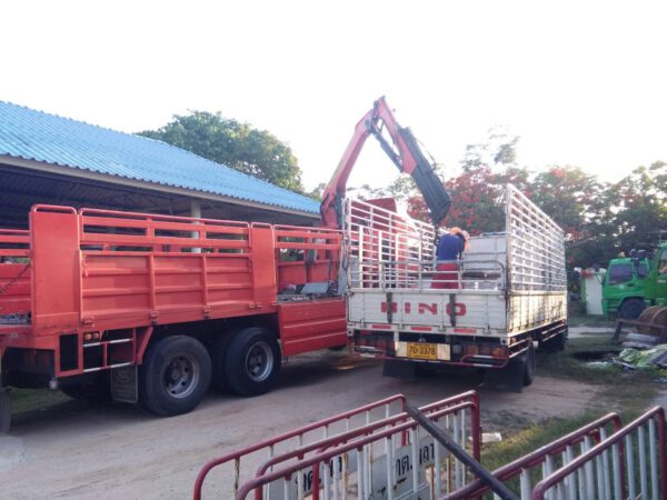 รถหกล้อรับจ้าง